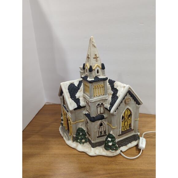 Village Square Porcelain Lighted Church 1995 Christmas Mervyns - Picture 2 of 15